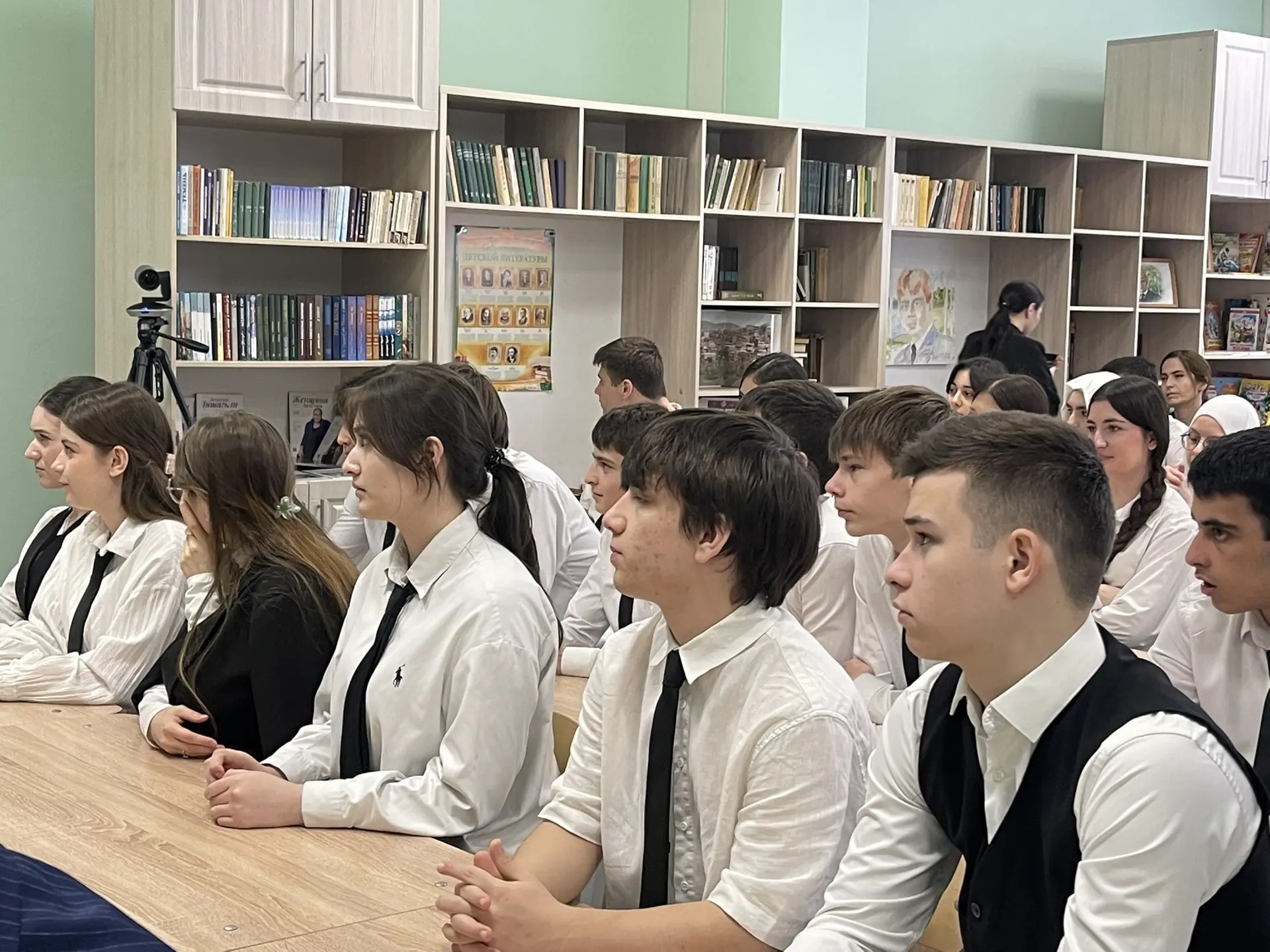 Квантовое будущее в школах Каспийска: Новый этап «Урока цифры»